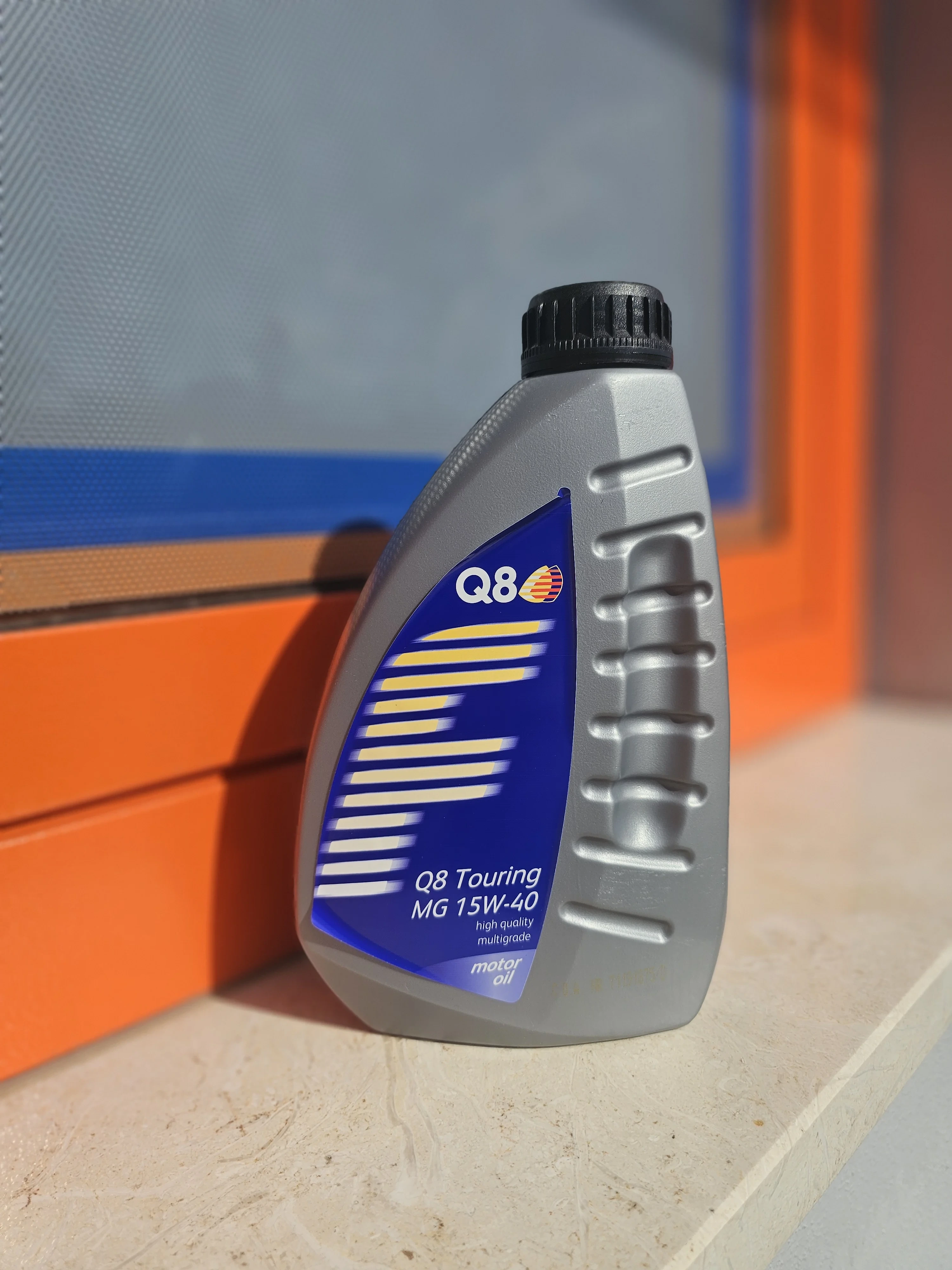 Tanica di olio motore Q8 Touring MG 15W-40